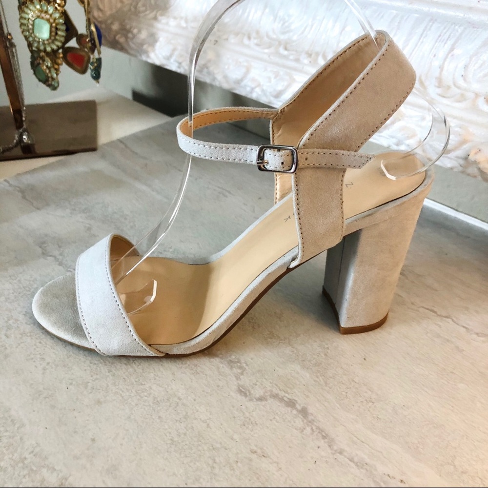 3/$20 New Look light gray sandals